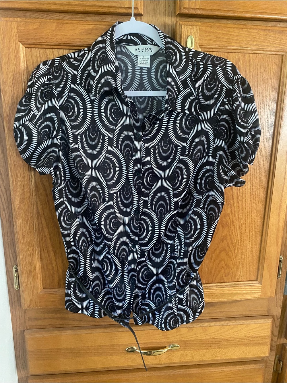 Allison Taylor Black & White Geometric Short Sleeve Blouse